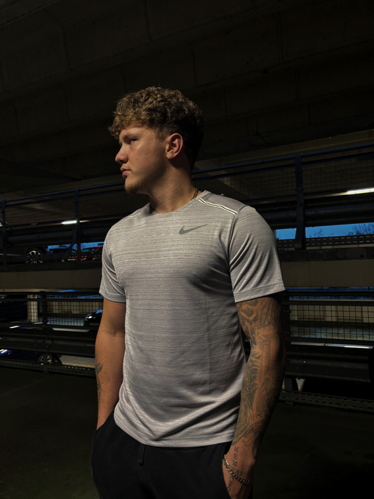 NIKE MILER 1.0 CLOUD GREY T-SHIRT (M)